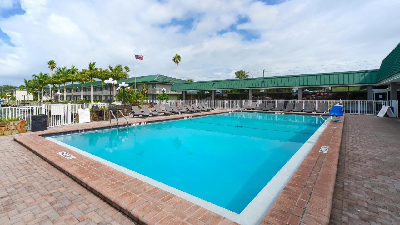 Waterfront Room, Heated Pool, Tiki Bar & Grill South Bradenton Luaran gambar