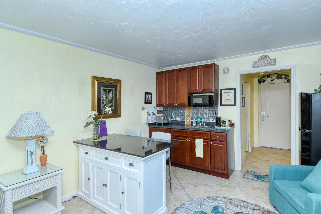 Waterfront Room, Heated Pool, Tiki Bar & Grill South Bradenton Luaran gambar